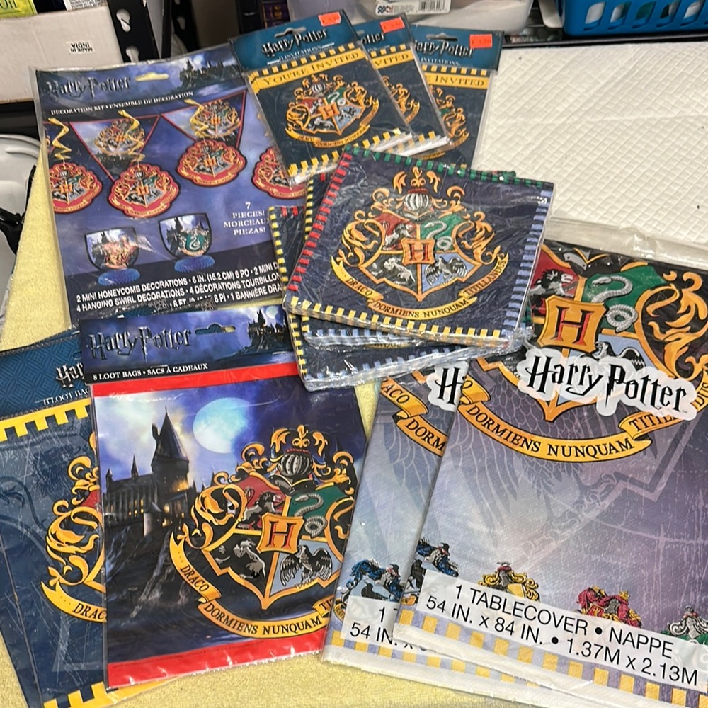 Warner Bros. Harry Potter Party Set - Blue, Gold, Red